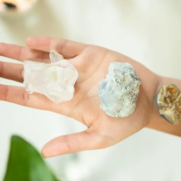 cómo limpiar y cargar tus cristales